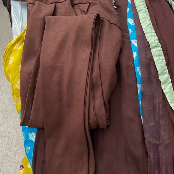 Women Salwar/Punjabi Suit - Picture 4 of 4